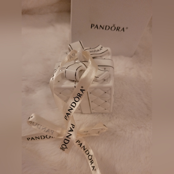 PANDORA Present Ornament - Picture 5 of 8